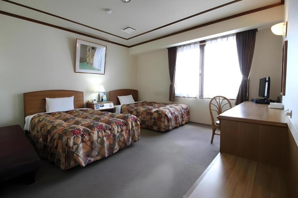 Neyagawa Trend Hotel Osaka Buitenkant foto