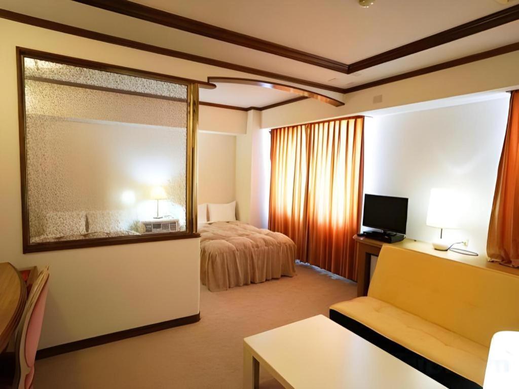 Neyagawa Trend Hotel Osaka Buitenkant foto