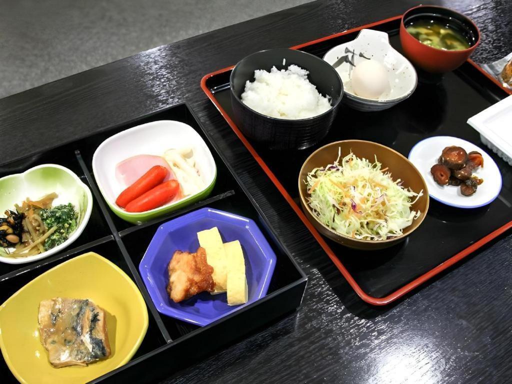 Neyagawa Trend Hotel Osaka Buitenkant foto