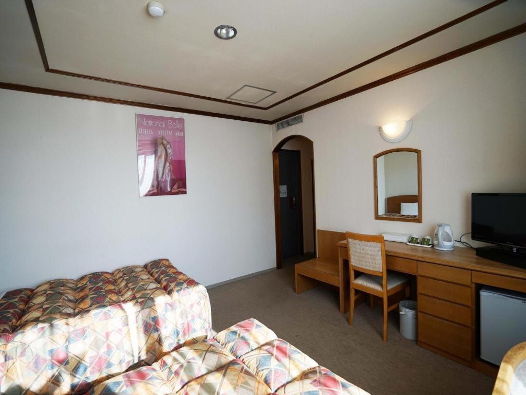 Neyagawa Trend Hotel Osaka Buitenkant foto