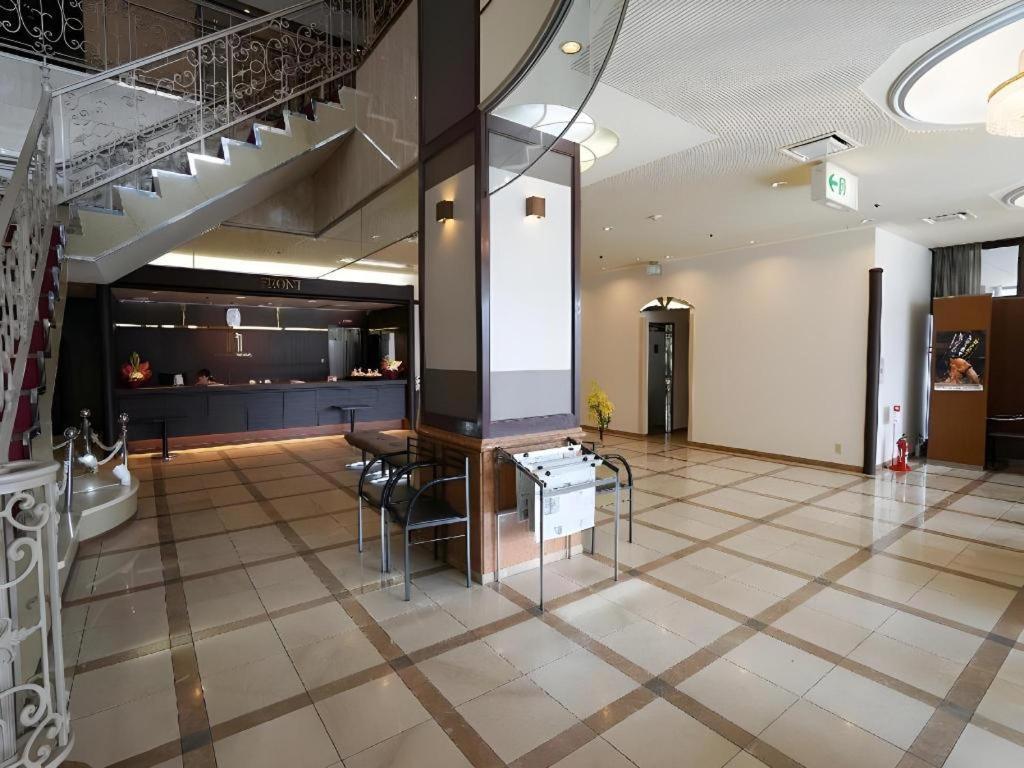 Neyagawa Trend Hotel Osaka Buitenkant foto